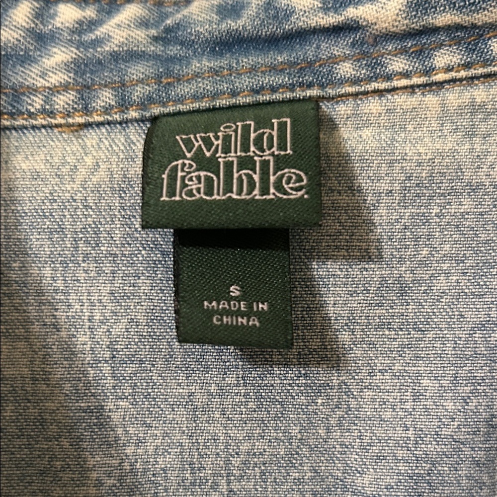 Wild Fable Faded Light wash Denim Jean Shacket. Size S - Picture 4 of 8